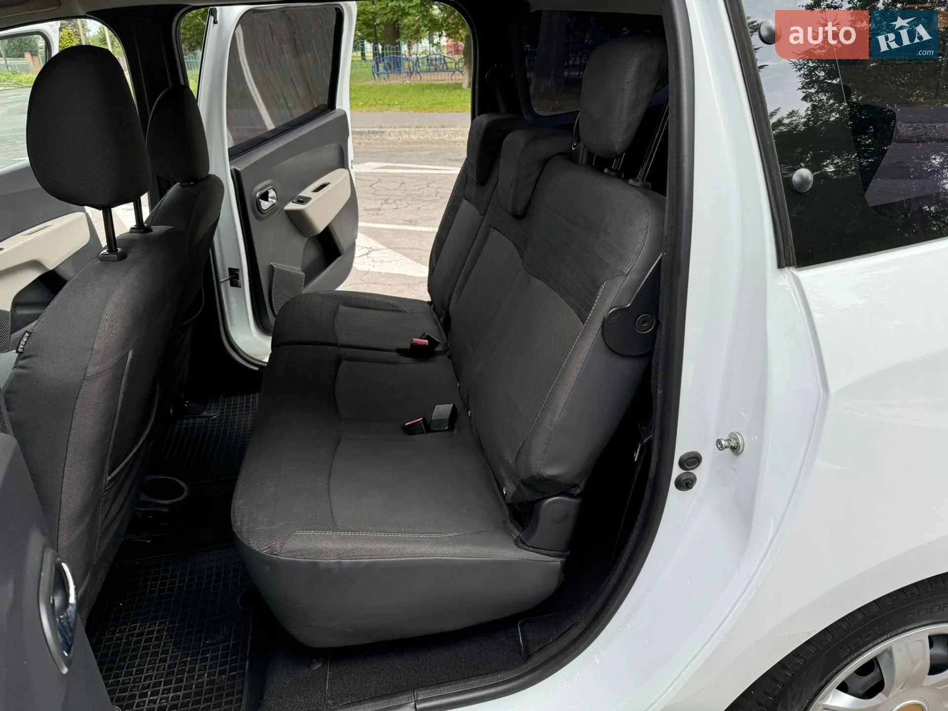 2015 Dacia Lodgy - мініатюра 38