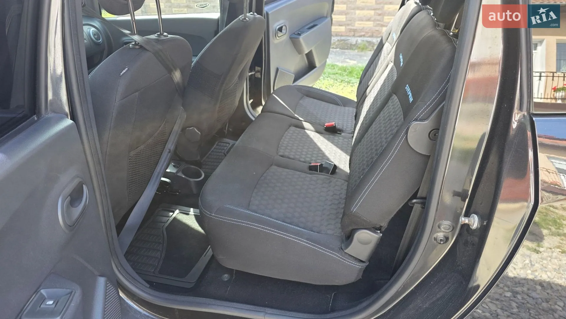2016 Dacia Lodgy - мініатюра 27