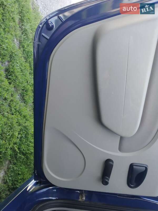 Универсал Dacia Logan MCV 2009 в Глухове
