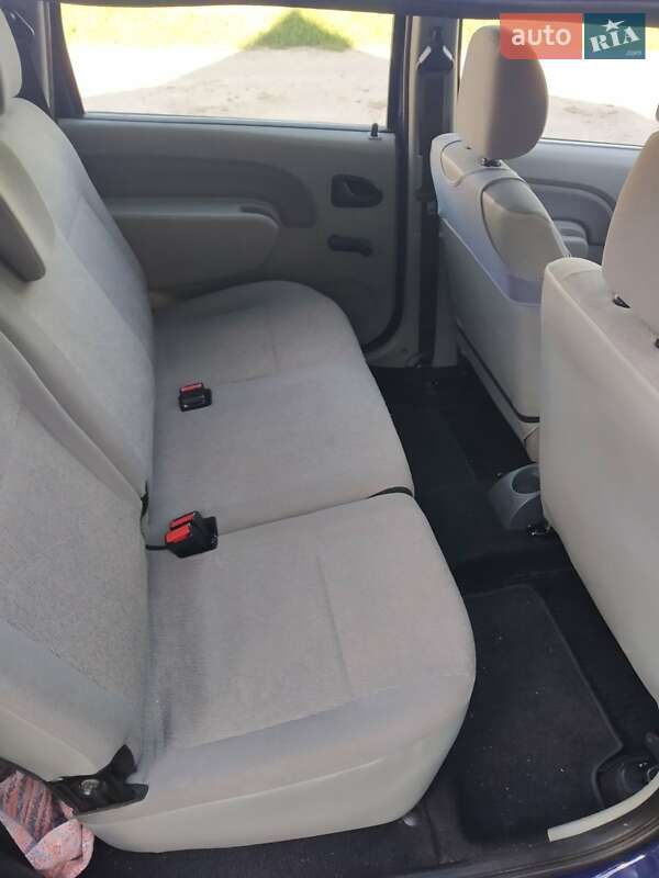 Универсал Dacia Logan MCV 2009 в Глухове