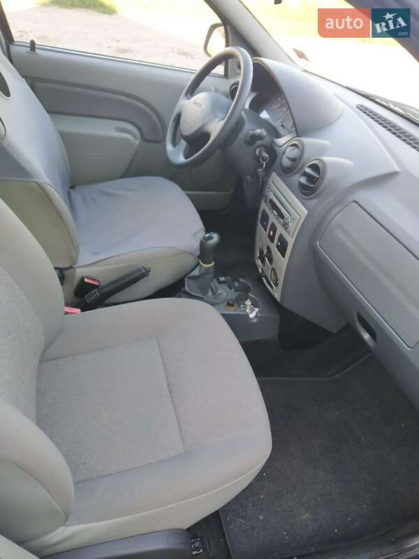 Универсал Dacia Logan MCV 2009 в Глухове