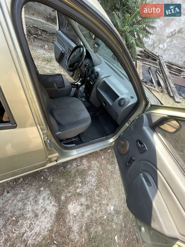 Універсал Dacia Logan MCV 2008 в Харкові