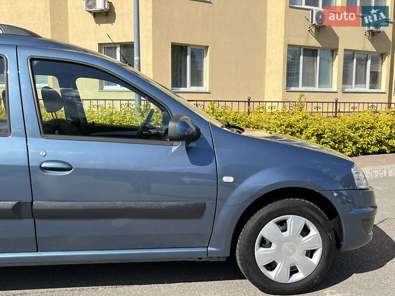 Универсал Dacia Logan MCV 2009 в Киеве