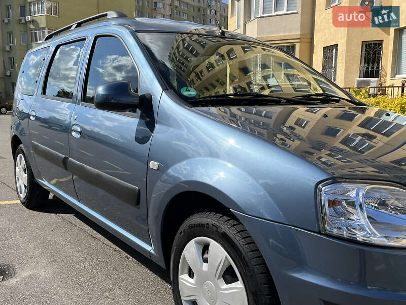 Универсал Dacia Logan MCV 2009 в Киеве