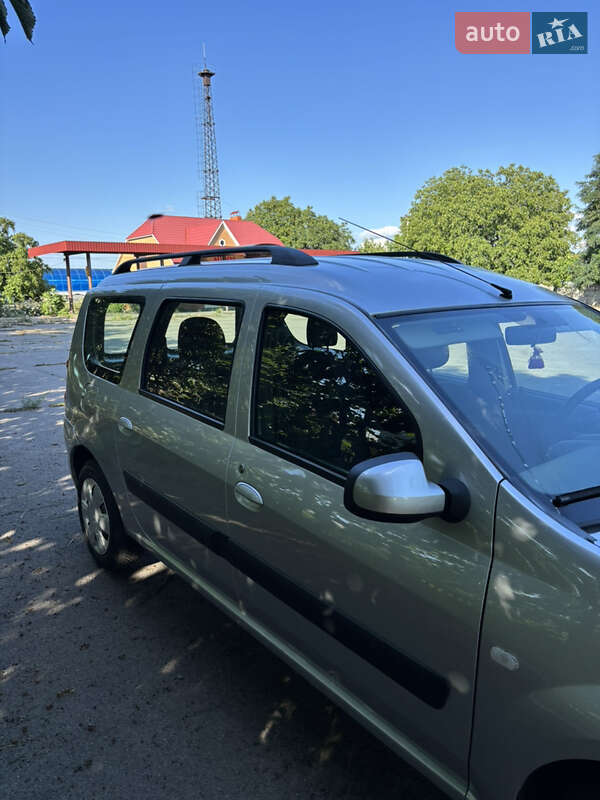 Универсал Dacia Logan MCV 2009 в Хороле