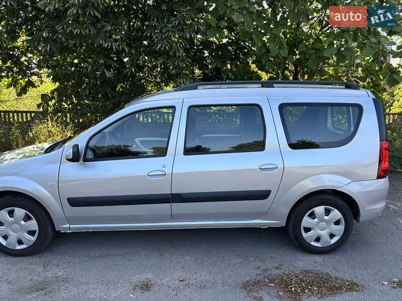 Универсал Dacia Logan MCV 2009 в Хороле