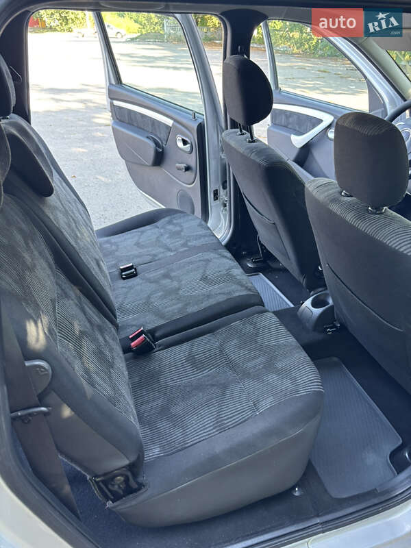Универсал Dacia Logan MCV 2009 в Хороле