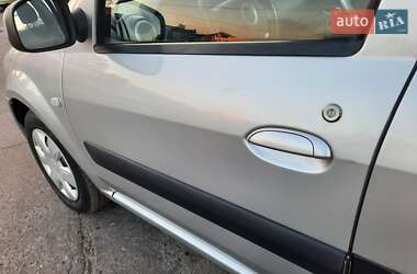 Универсал Dacia Logan MCV 2009 в 