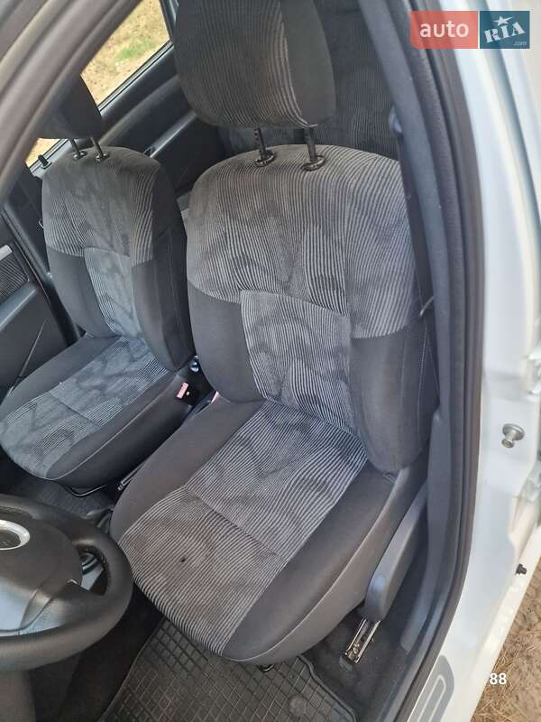 Универсал Dacia Logan MCV 2011 в Полтаве фото 51 Универсал Dacia Logan MCV 2011 в Полтаве