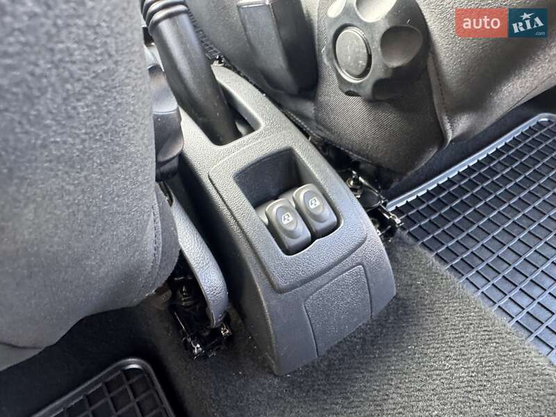 Универсал Dacia Logan MCV 2012 в Ровно фото 28 Универсал Dacia Logan MCV 2012 в Ровно