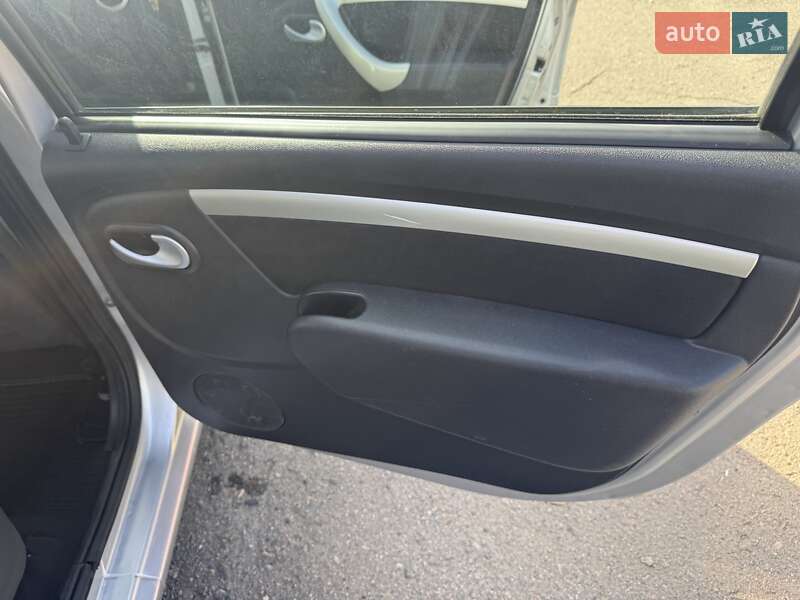 Универсал Dacia Logan MCV 2012 в Ровно фото 35 Универсал Dacia Logan MCV 2012 в Ровно