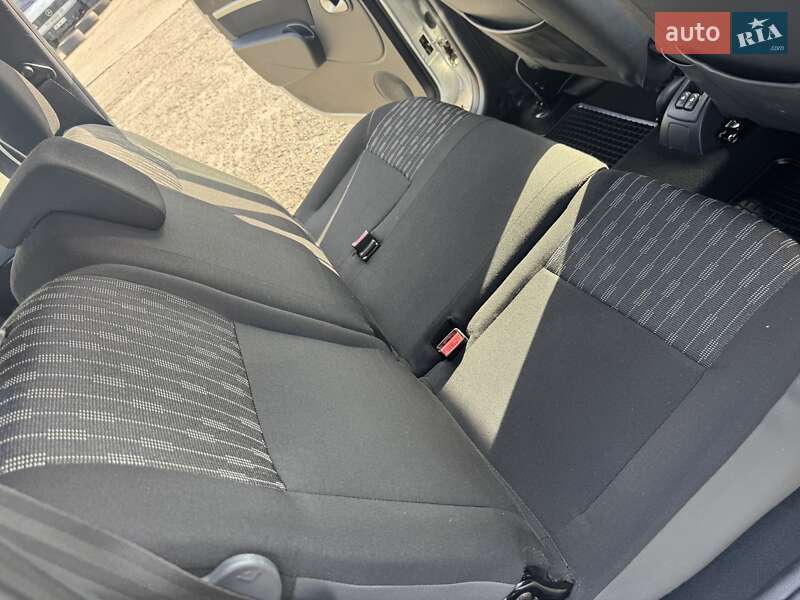 Универсал Dacia Logan MCV 2012 в Ровно фото 32 Универсал Dacia Logan MCV 2012 в Ровно