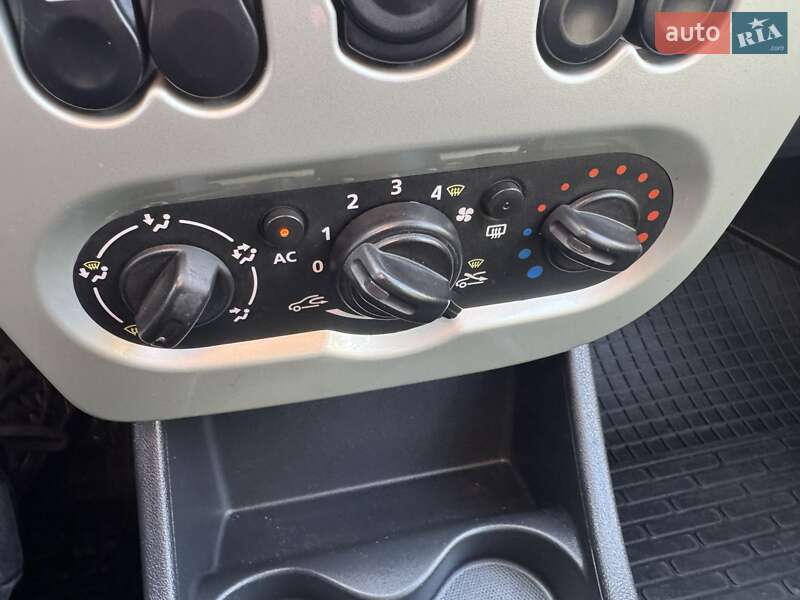 Универсал Dacia Logan MCV 2012 в Ровно фото 39 Универсал Dacia Logan MCV 2012 в Ровно