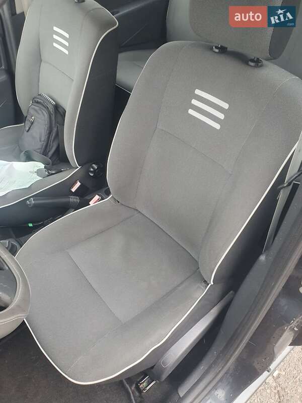 Универсал Dacia Logan MCV 2012 в Ровно