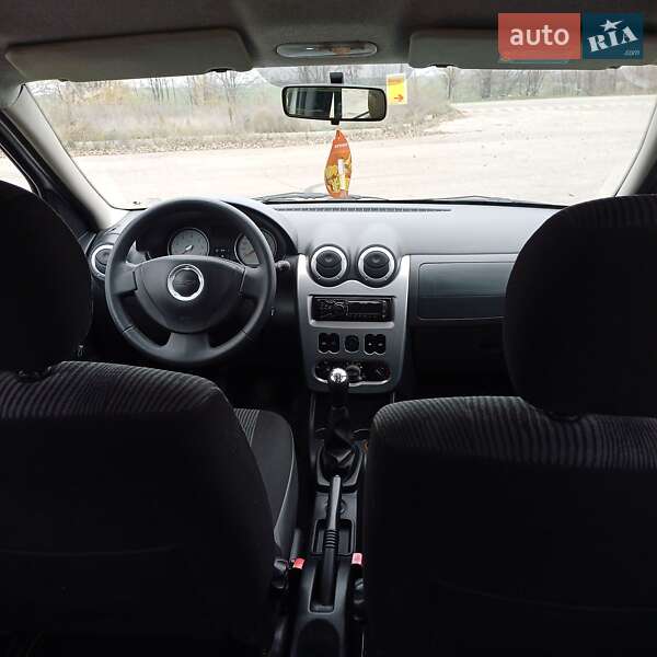 Универсал Dacia Logan MCV 2009 в Марганце