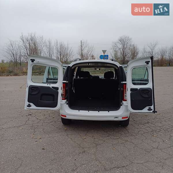 Универсал Dacia Logan MCV 2009 в Марганце