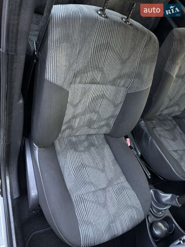 Универсал Dacia Logan MCV 2011 в Умани фото 23 Универсал Dacia Logan MCV 2011 в Умани