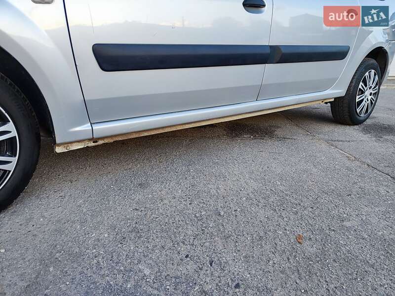 Универсал Dacia Logan MCV 2010 в Глухове фото 15 Универсал Dacia Logan MCV 2010 в Глухове