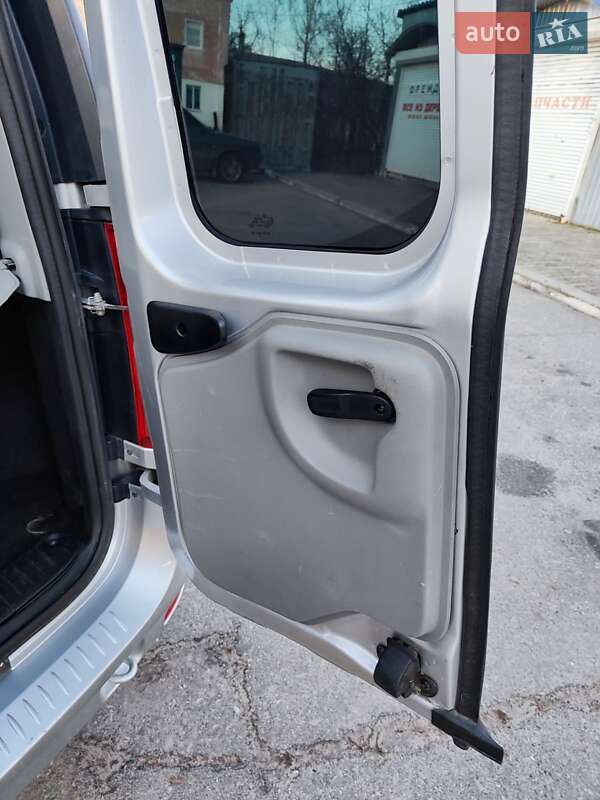 Универсал Dacia Logan MCV 2010 в Глухове фото 33 Универсал Dacia Logan MCV 2010 в Глухове