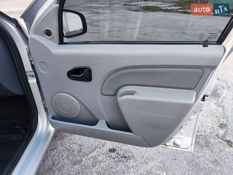 Универсал Dacia Logan MCV 2010 в Глухове фото 36 Универсал Dacia Logan MCV 2010 в Глухове