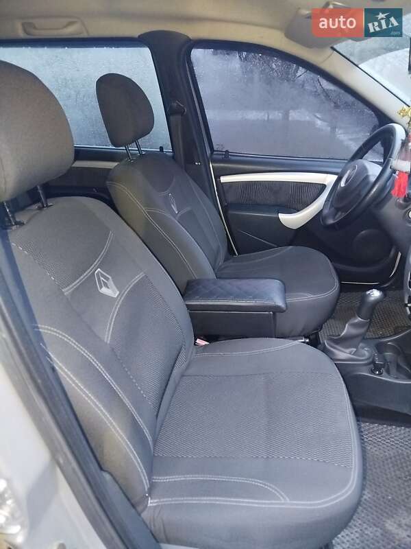 Универсал Dacia Logan MCV 2011 в Путивле