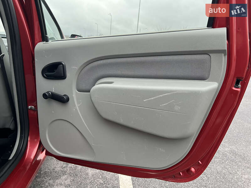 Універсал Dacia Logan MCV 2012 в Вінниці