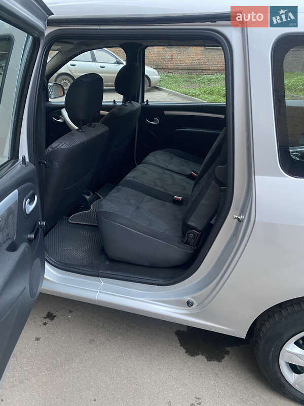 Универсал Dacia Logan MCV 2009 в Ромнах фото 17 Универсал Dacia Logan MCV 2009 в Ромнах