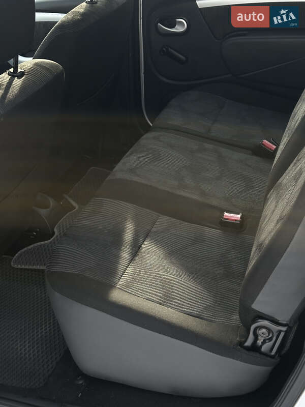 Універсал Dacia Logan MCV 2009 в Ромнах фото 28 Універсал Dacia Logan MCV 2009 в Ромнах