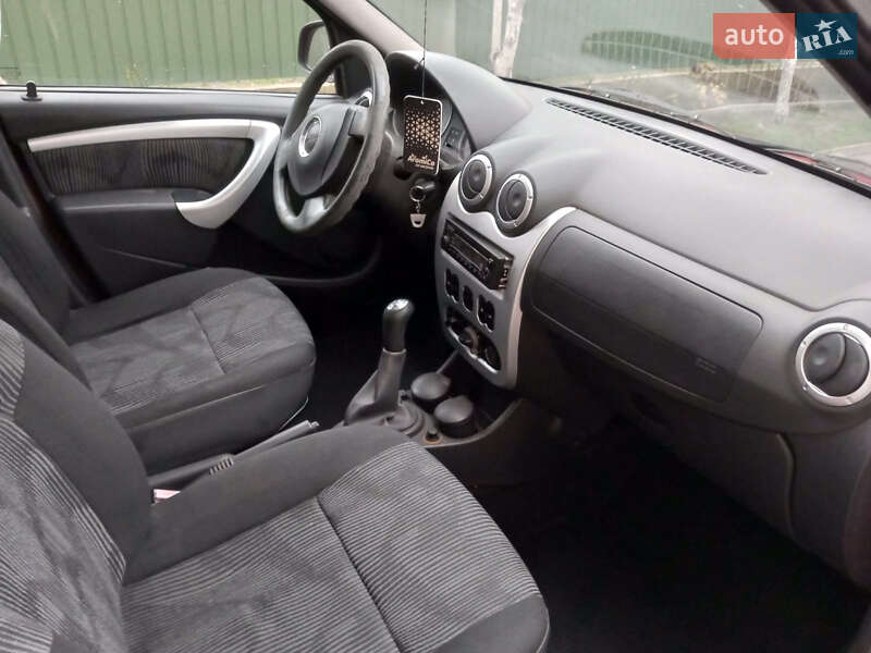 Универсал Dacia Logan MCV 2010 в Владимире