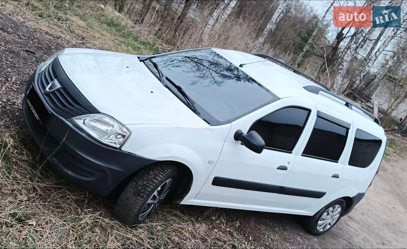 Универсал Dacia Logan MCV 2011 в Чернигове