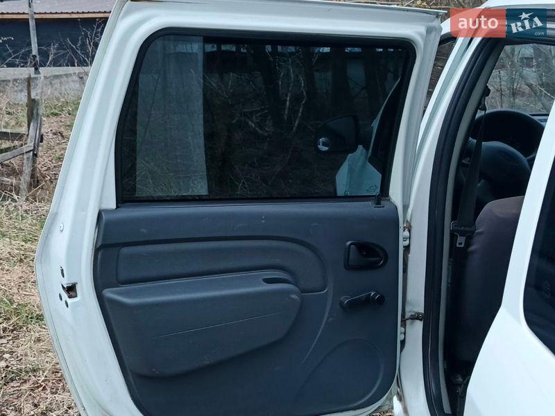 Универсал Dacia Logan MCV 2011 в Чернигове