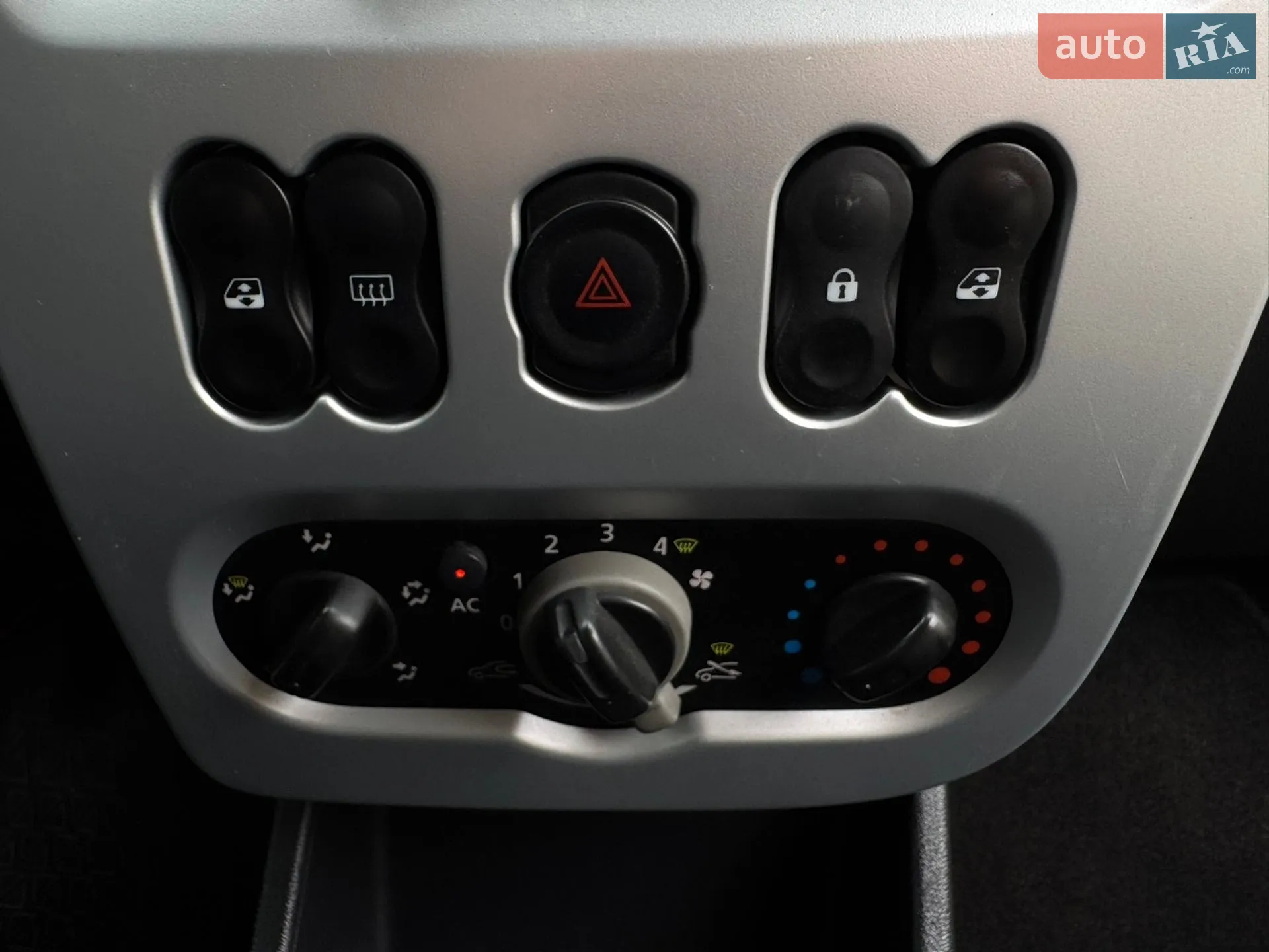 2012 Dacia Logan - мініатюра 29