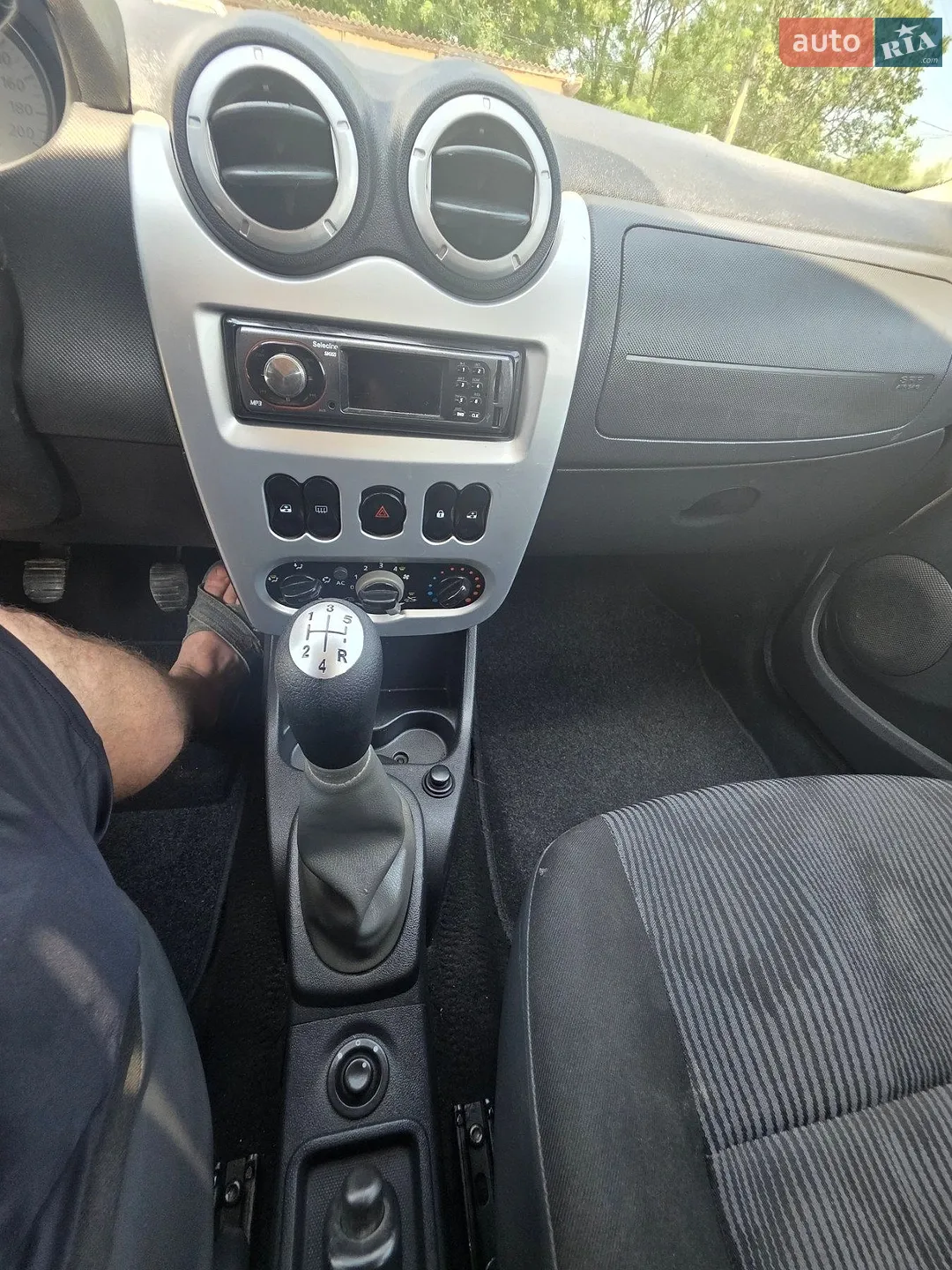 2011 Dacia Logan - мініатюра 2