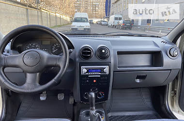 Седан Dacia Logan 2006 в 