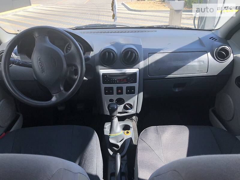 Седан Dacia Logan 2006 в Иршаве