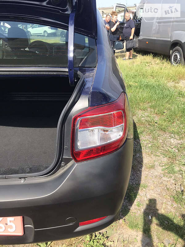 Седан Dacia Logan 2013 в Чернівцях
