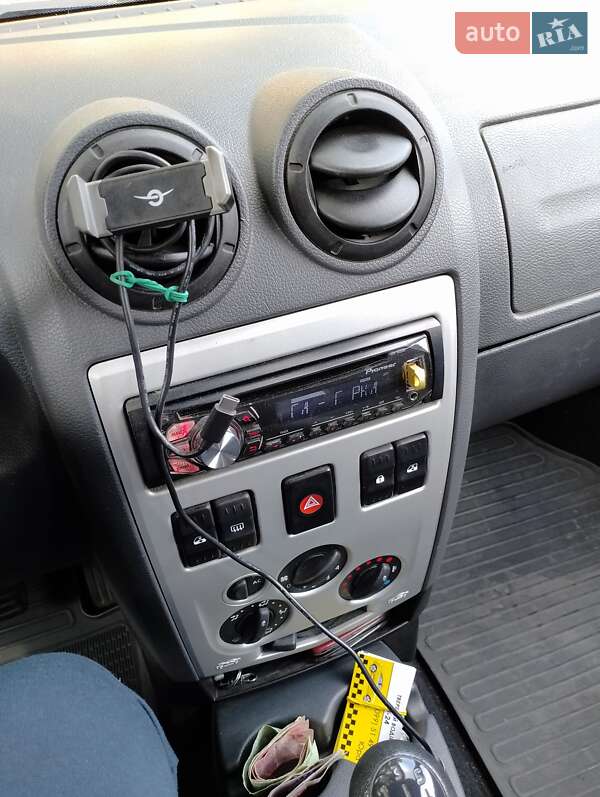 Седан Dacia Logan 2007 в Сваляве