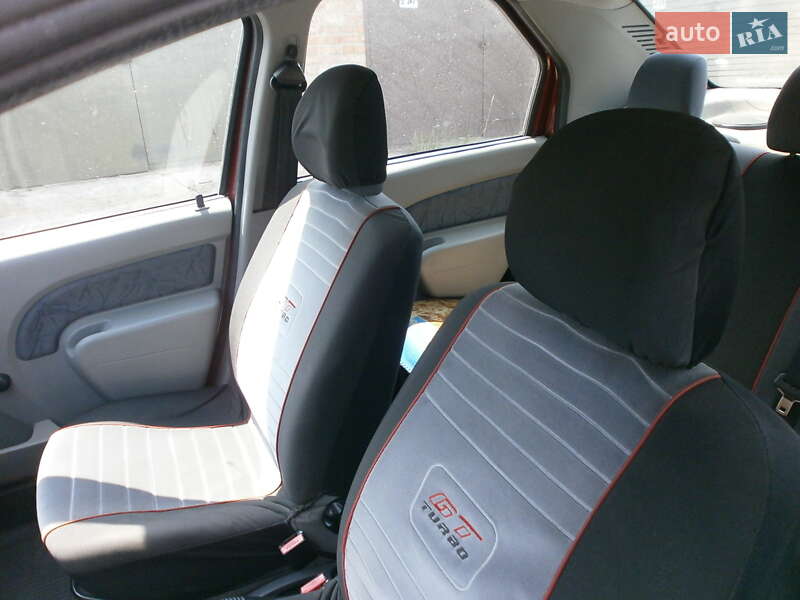 Седан Dacia Logan 2006 в Киеве