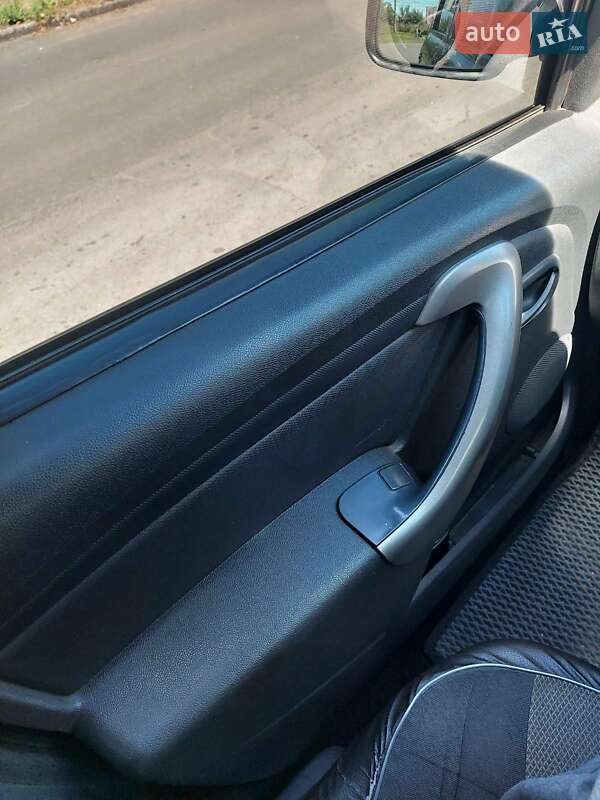 Седан Dacia Logan 2008 в Славянске