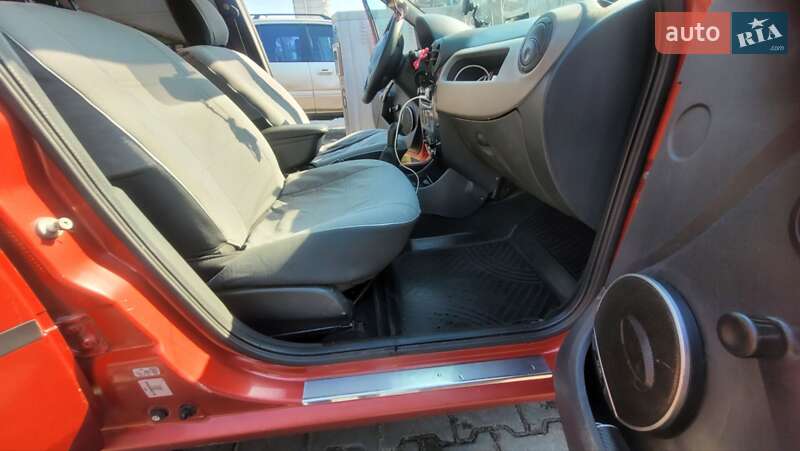 Седан Dacia Logan 2008 в Киеве