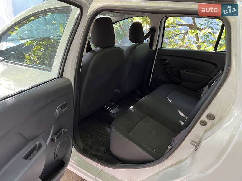 Седан Dacia Logan 2014 в Покрові
