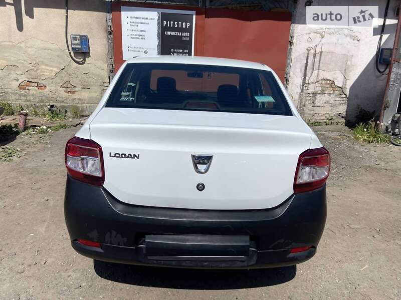 Седан Dacia Logan 2014 в Львові