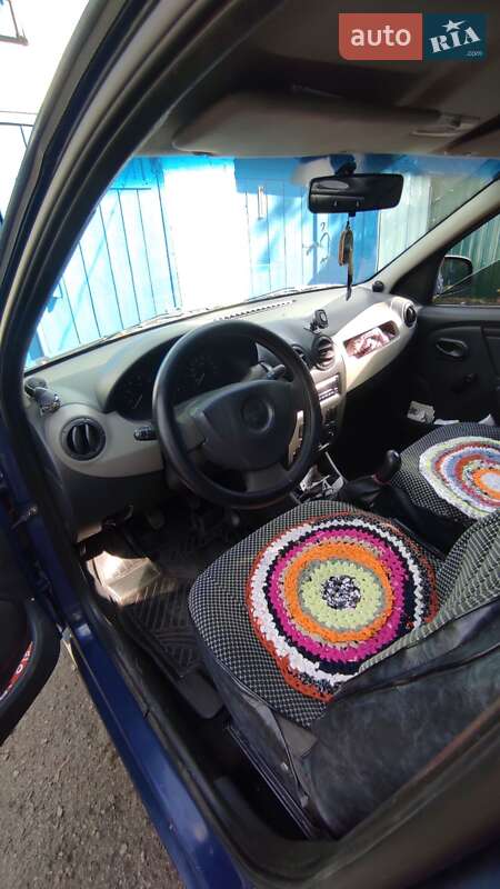 Седан Dacia Logan 2008 в Хороле
