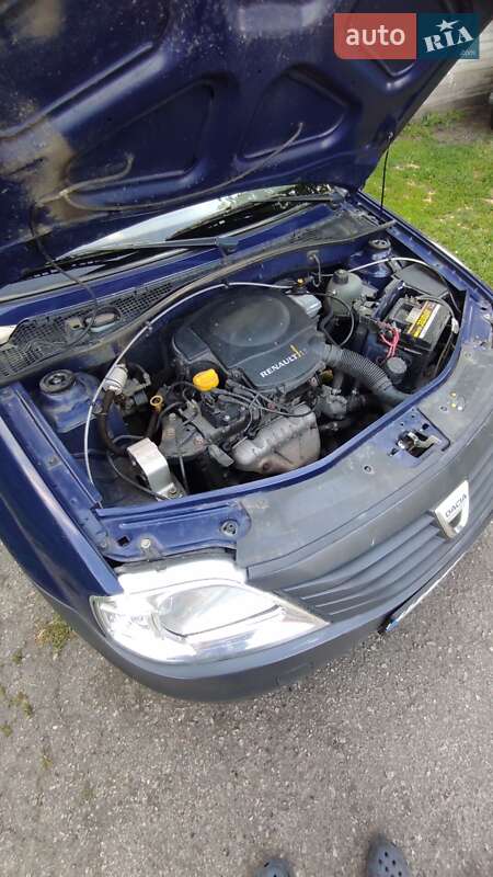 Седан Dacia Logan 2008 в Хороле