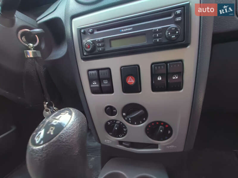 Седан Dacia Logan 2010 в Кропивницком