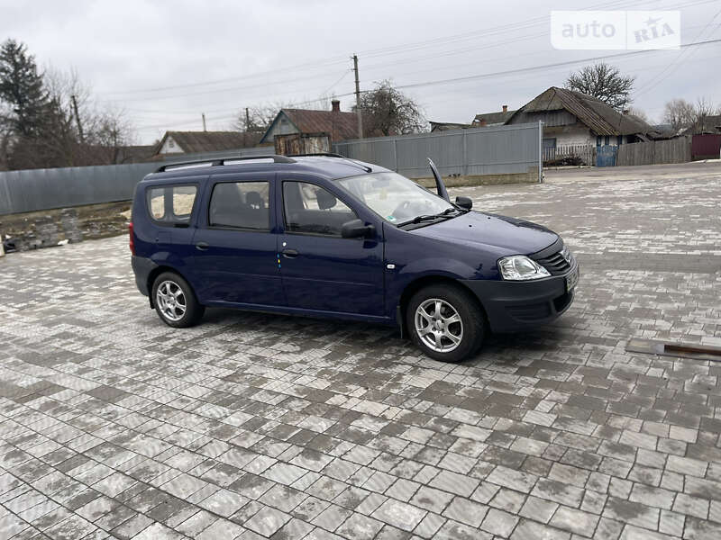 Седан Dacia Logan 2009 в Сарнах