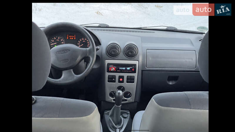 Седан Dacia Logan 2009 в Сарнах