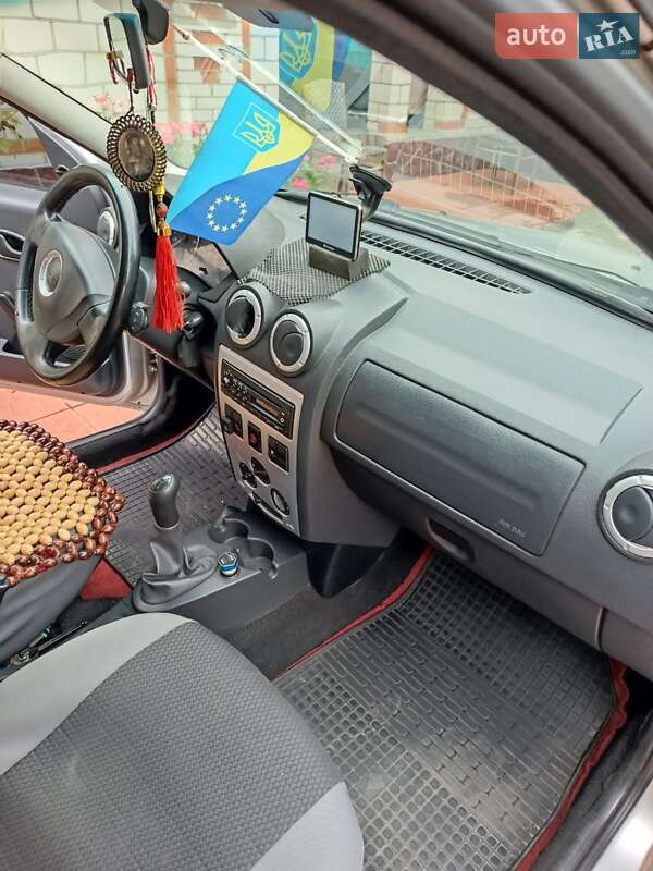 Седан Dacia Logan 2012 в Виннице