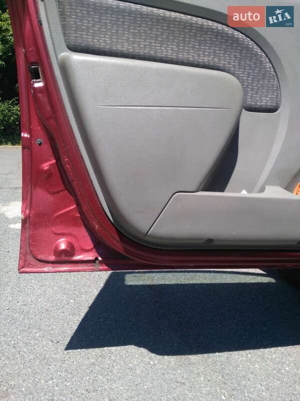 Седан Dacia Logan 2006 в Кривому Розі