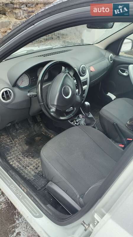 Седан Dacia Logan 2008 в Ровно
